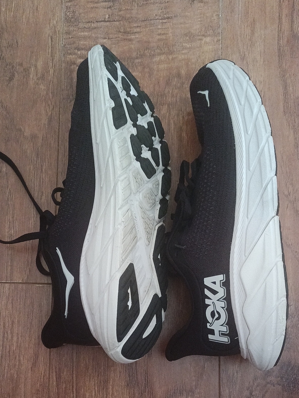 8B Hoka Black and White Performance Running Shoes - Picture 4 of 5